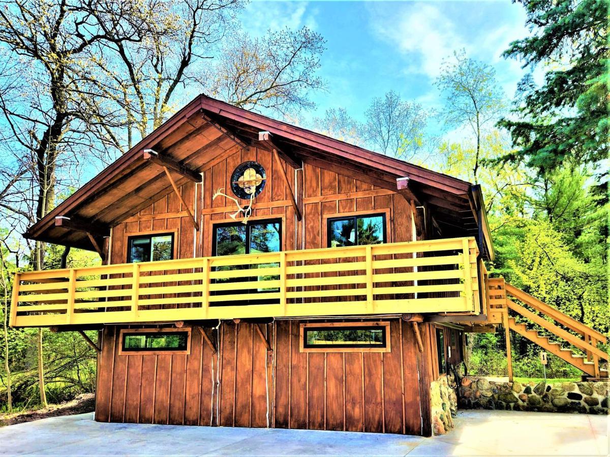 Beachside-Hottub-Fireplace-Authentically Northern Villa Traverse City Exterior photo