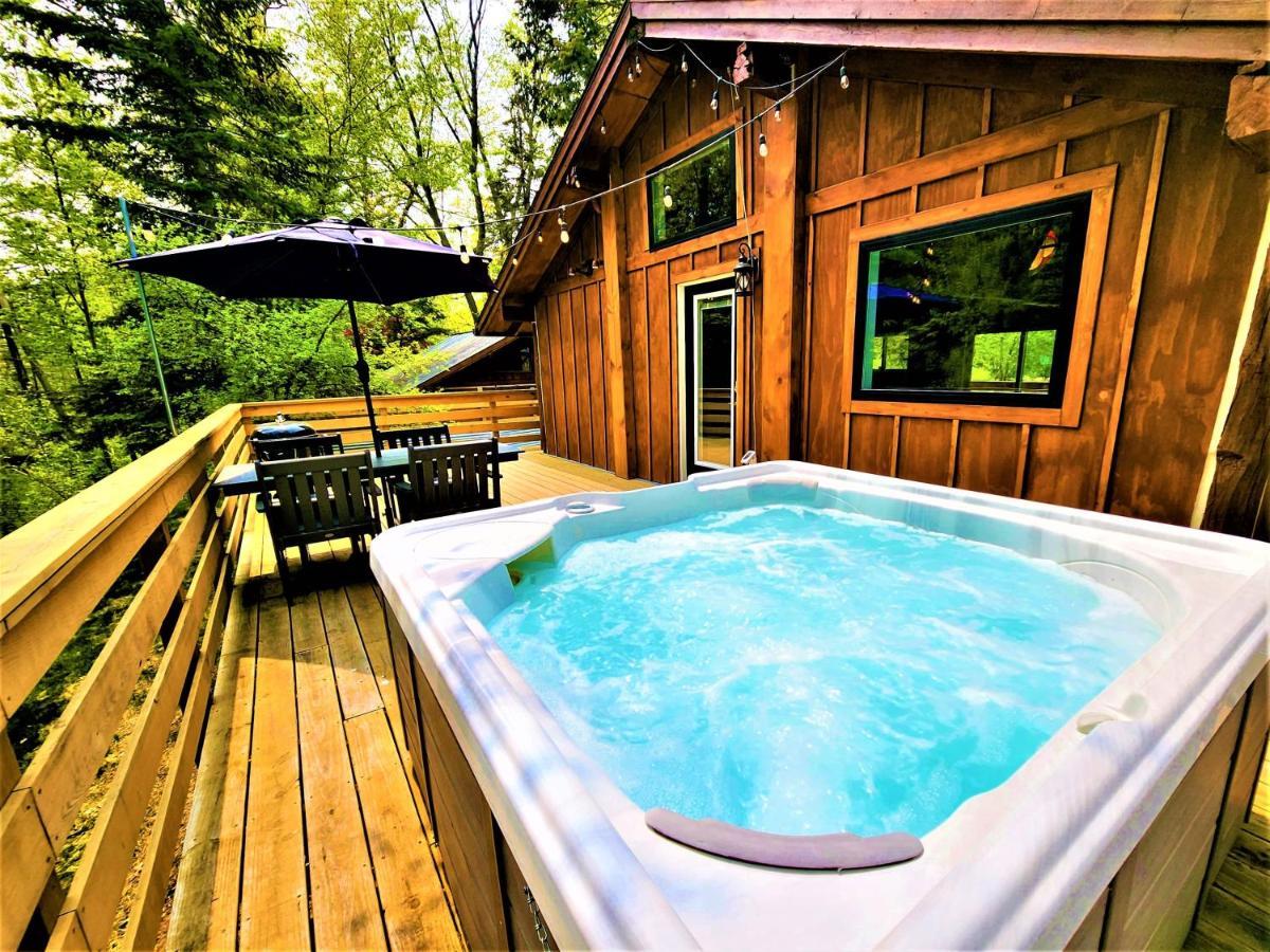 Beachside-Hottub-Fireplace-Authentically Northern Villa Traverse City Exterior photo