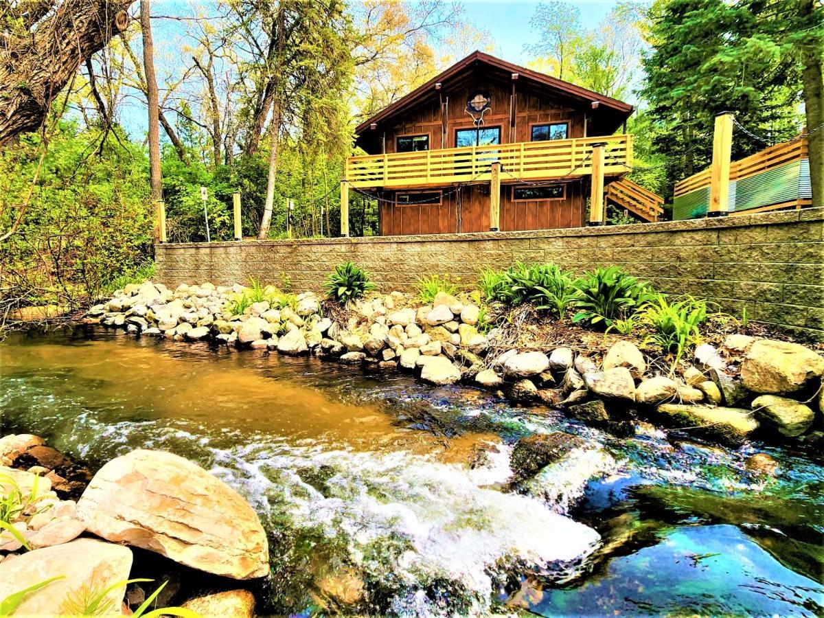 Beachside-Hottub-Fireplace-Authentically Northern Villa Traverse City Exterior photo