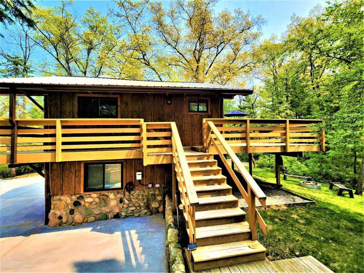 Beachside-Hottub-Fireplace-Authentically Northern Villa Traverse City Exterior photo