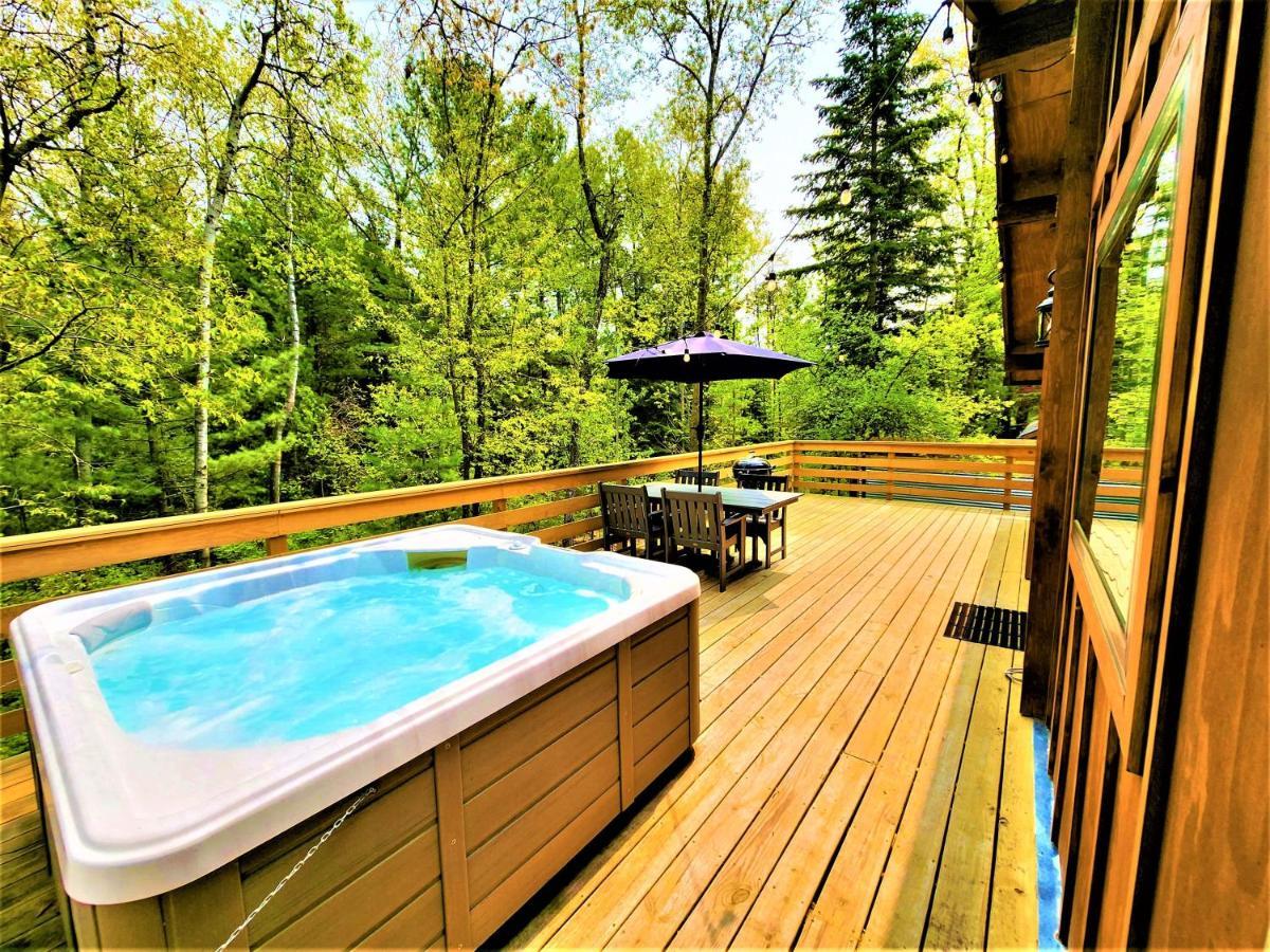 Beachside-Hottub-Fireplace-Authentically Northern Villa Traverse City Exterior photo